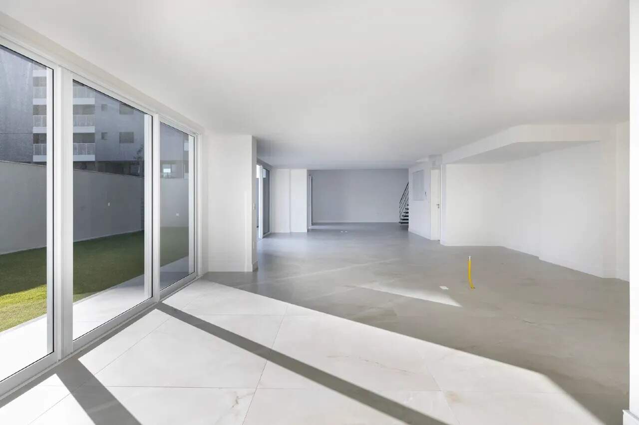 Apartamento Garden Duplex com 3 Suítes na Praia Brava