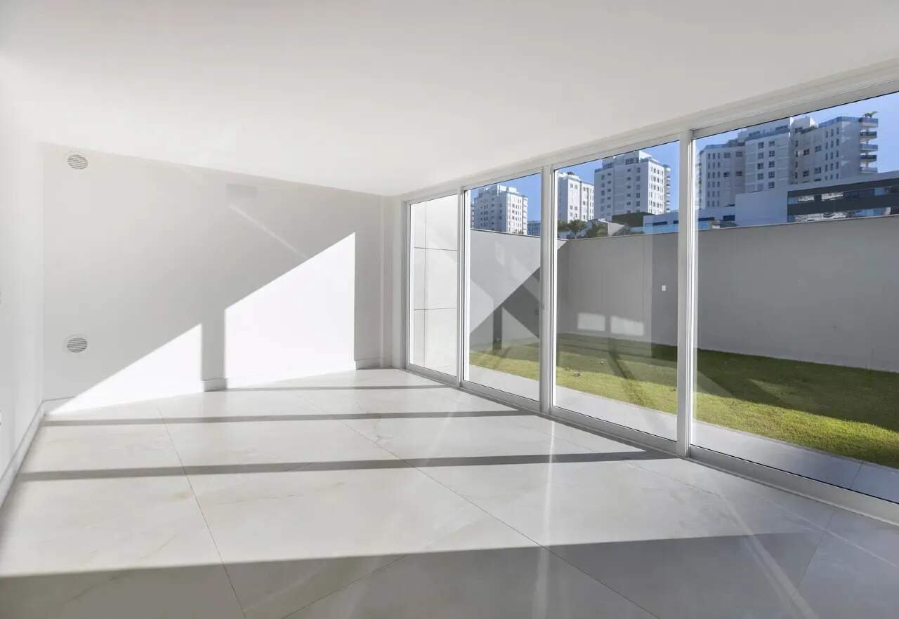 Apartamento Garden Duplex com 3 Suítes na Praia Brava