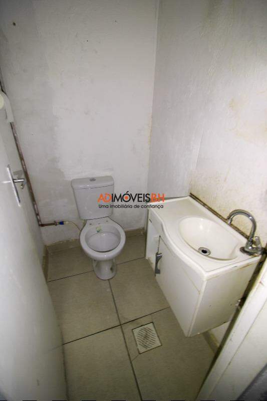 Loja para aluguel no Nova Suíssa: Loja - 30 m² - Banheiro