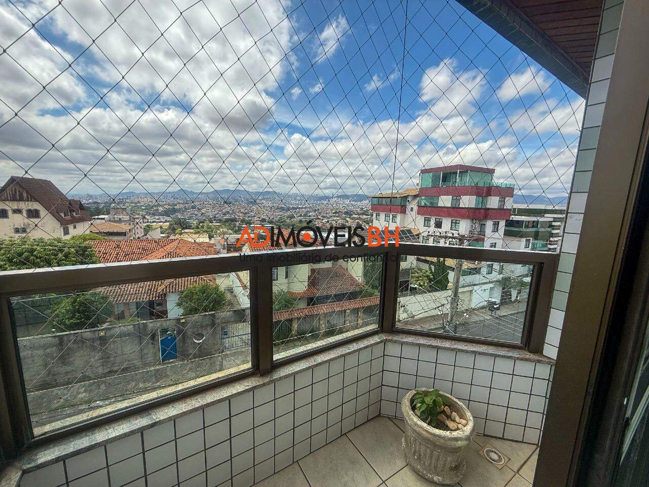 Apartamento à venda no Camargos: 