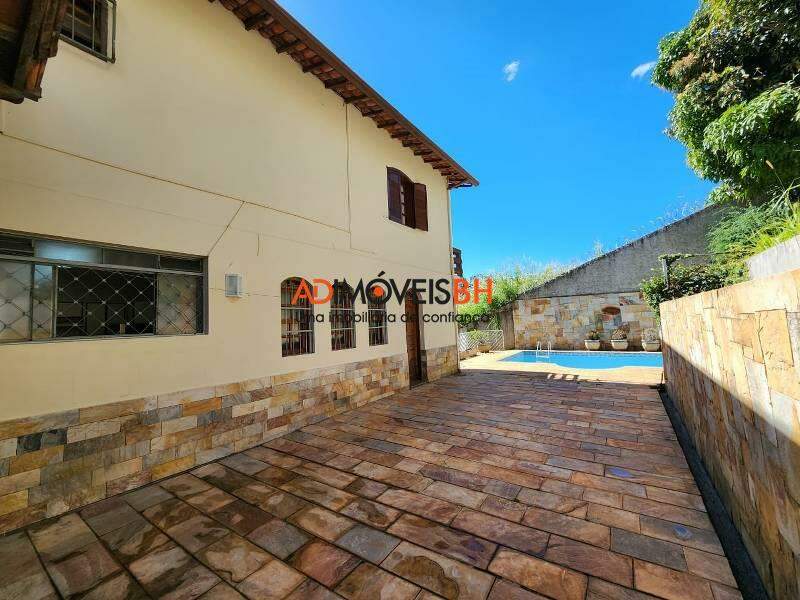 Casa à venda no Santa Lúcia: 