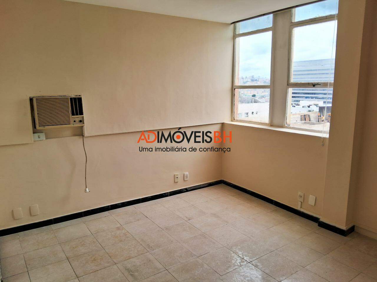 Sala para aluguel no Centro: 