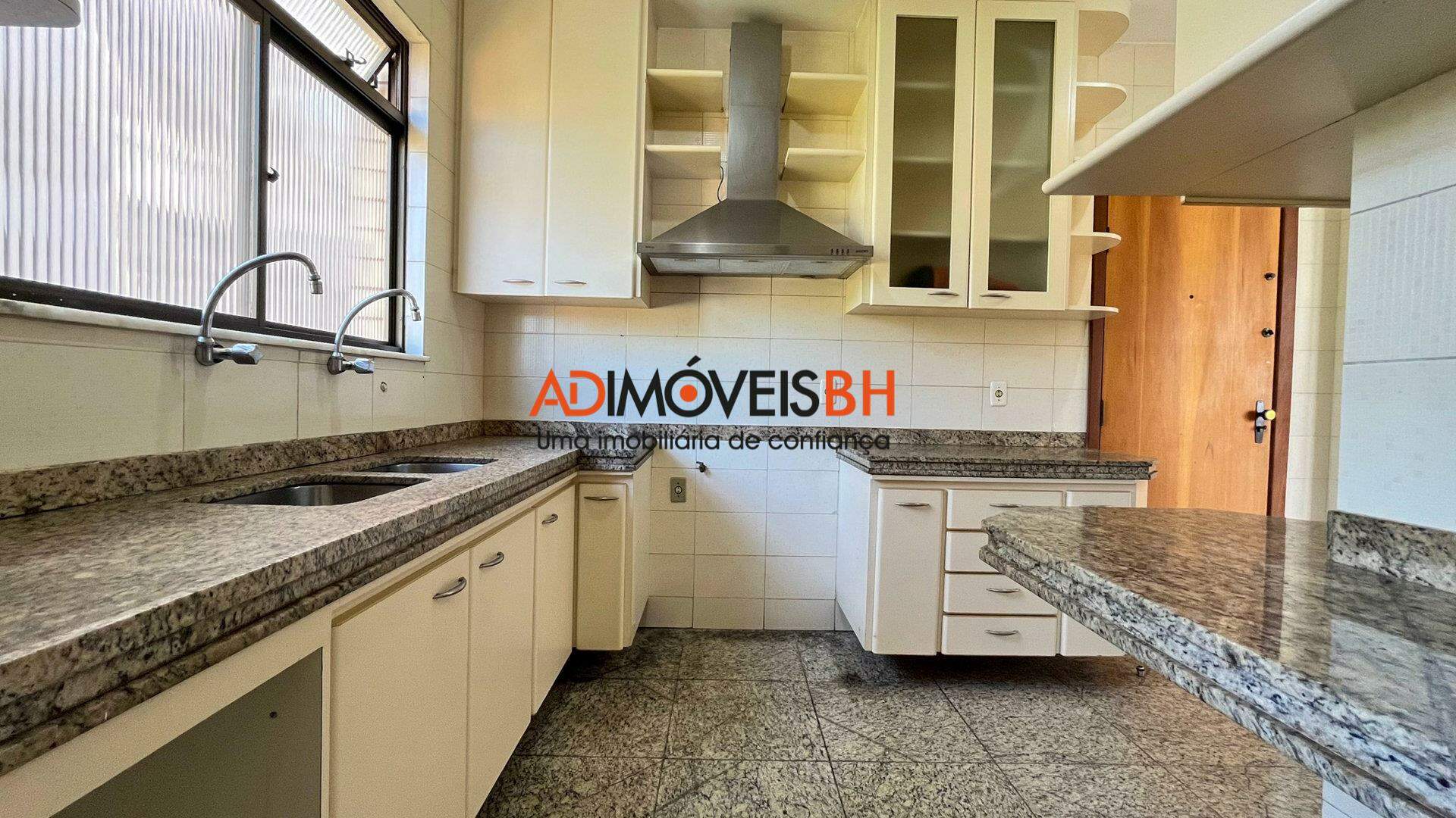 Apartamento à venda no Coração de Jesus: 