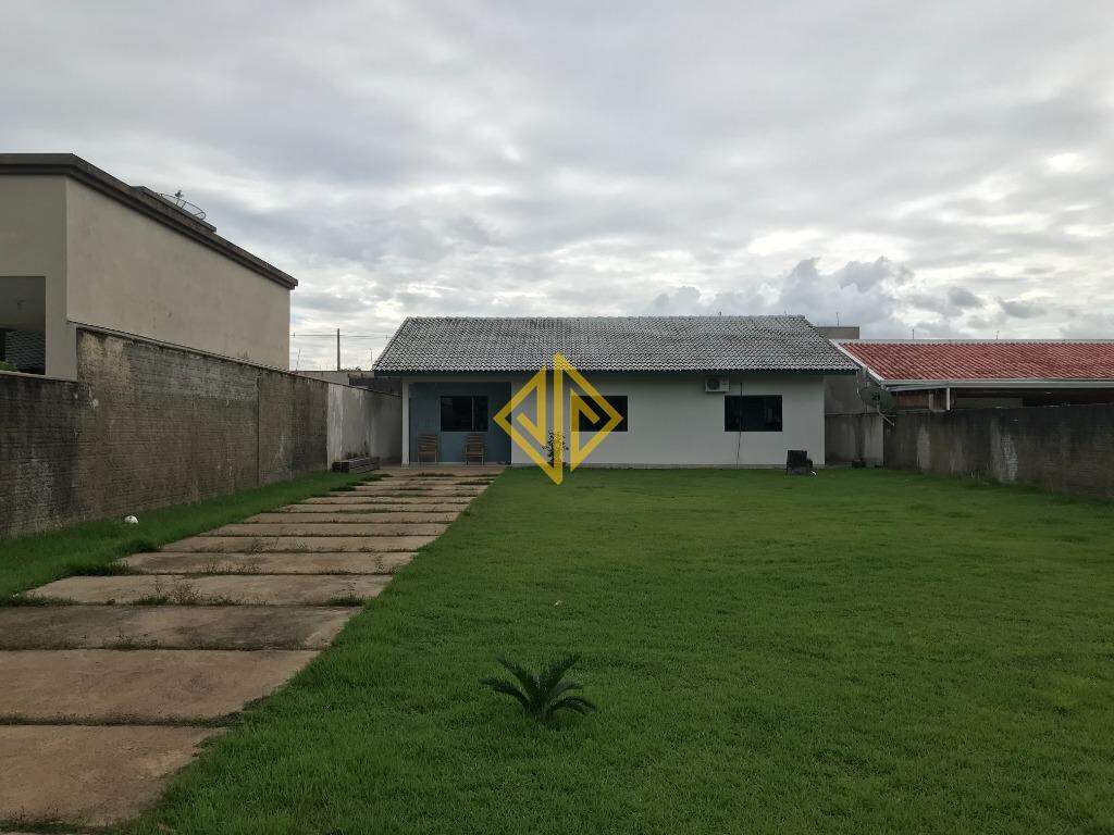 Casa à venda com 3 quartos, 100m² - Foto 1