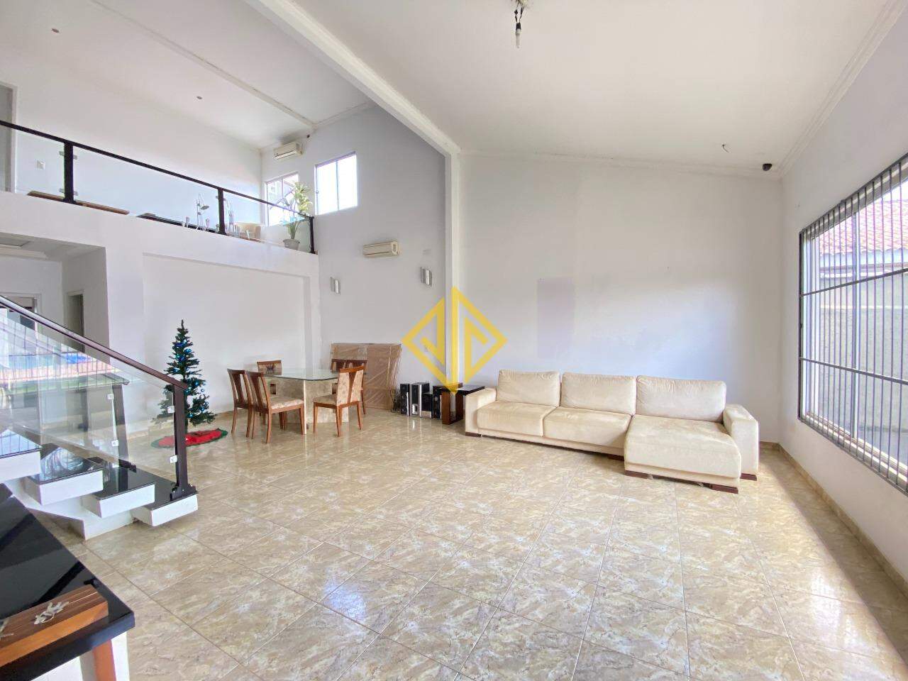 Casa à venda com 3 quartos, 380m² - Foto 4