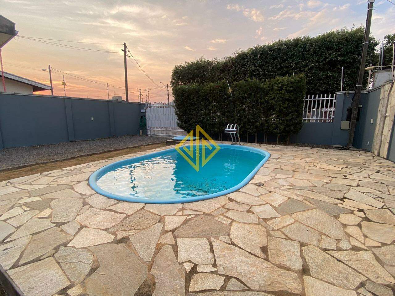 Casa para alugar com 2 quartos, 95m² - Foto 11