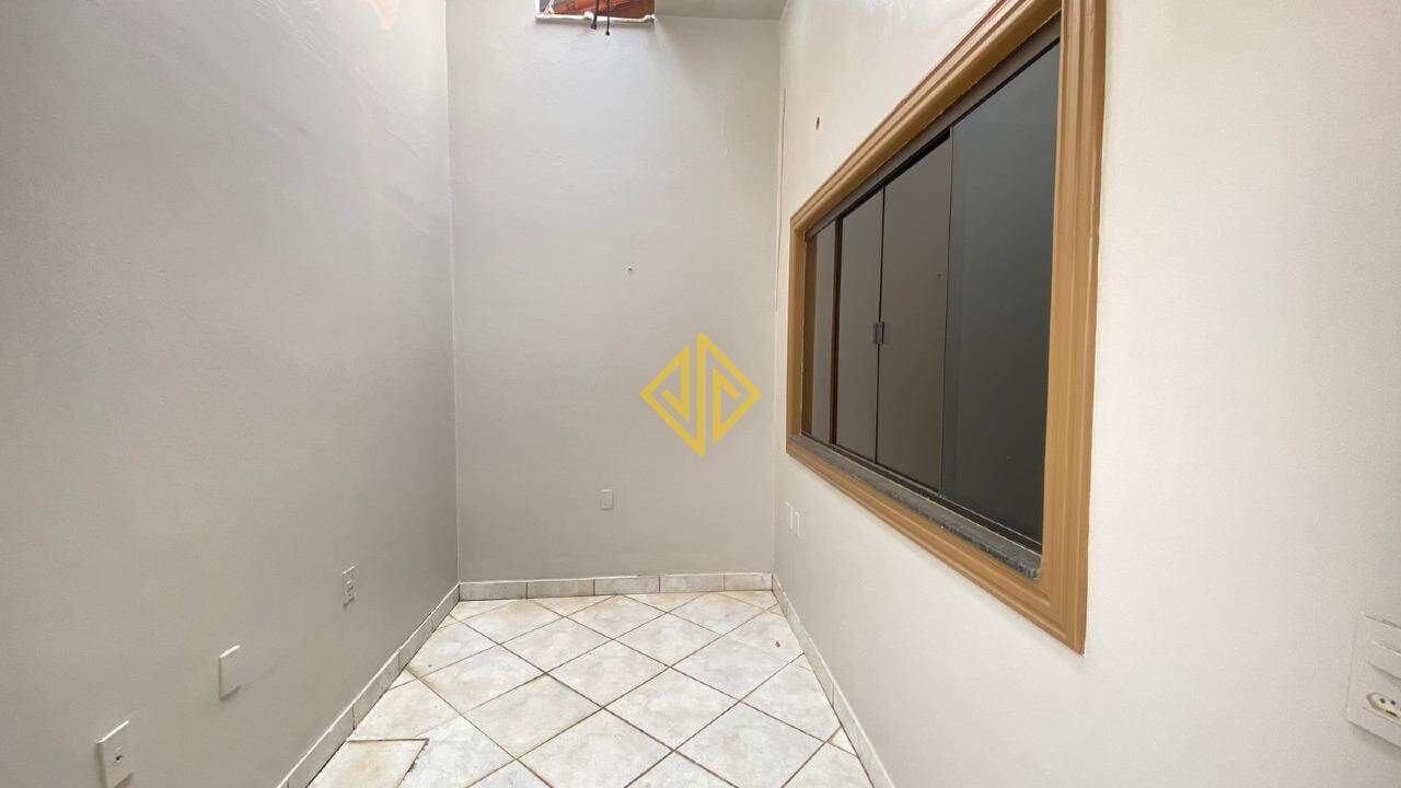 Casa à venda com 4 quartos, 180m² - Foto 11