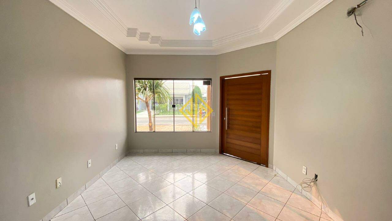 Casa à venda com 4 quartos, 180m² - Foto 2