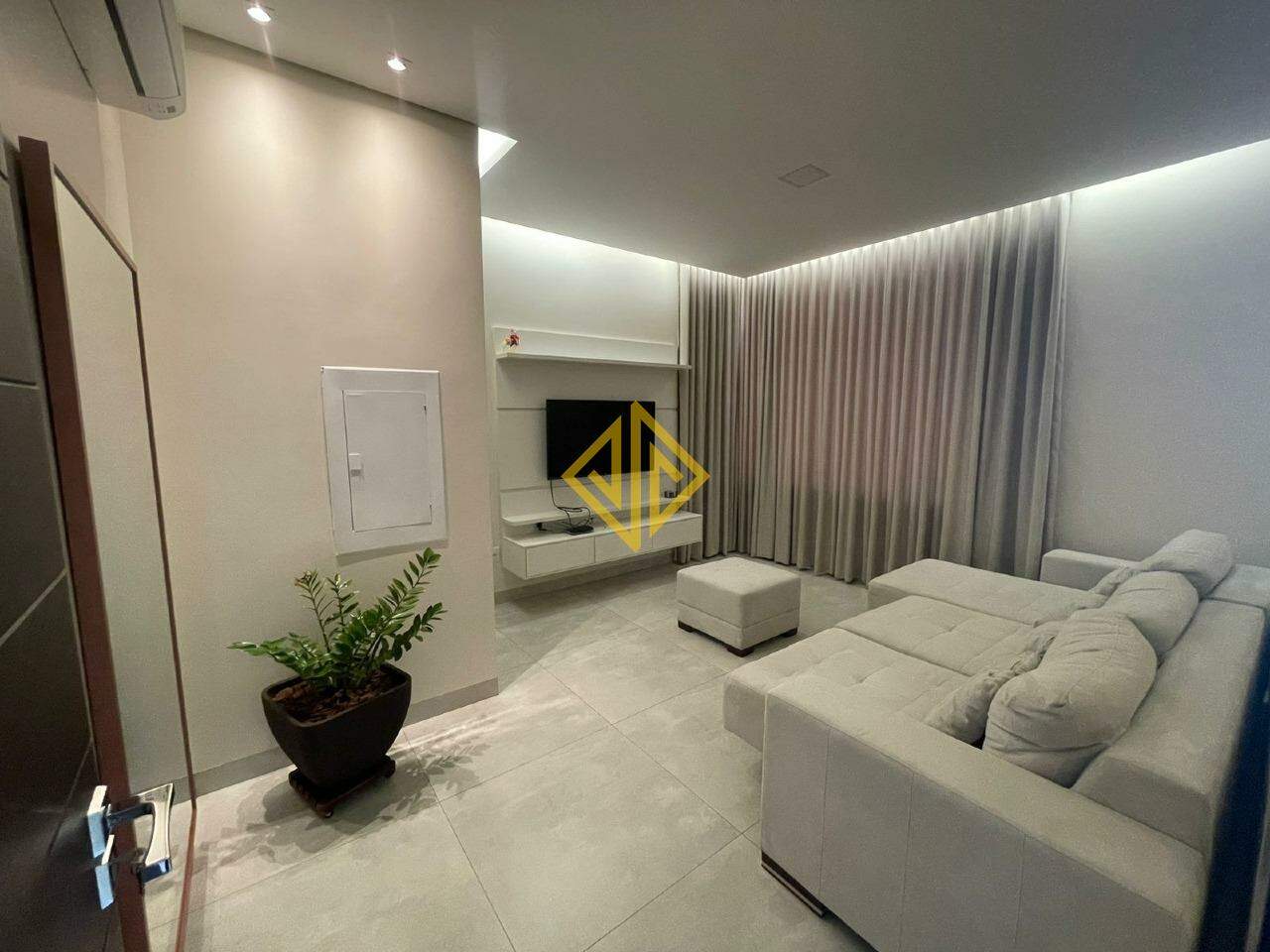 Casa à venda com 3 quartos, 268m² - Foto 1