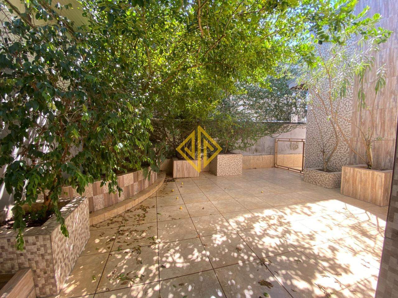 Casa para alugar com 2 quartos, 150m² - Foto 14