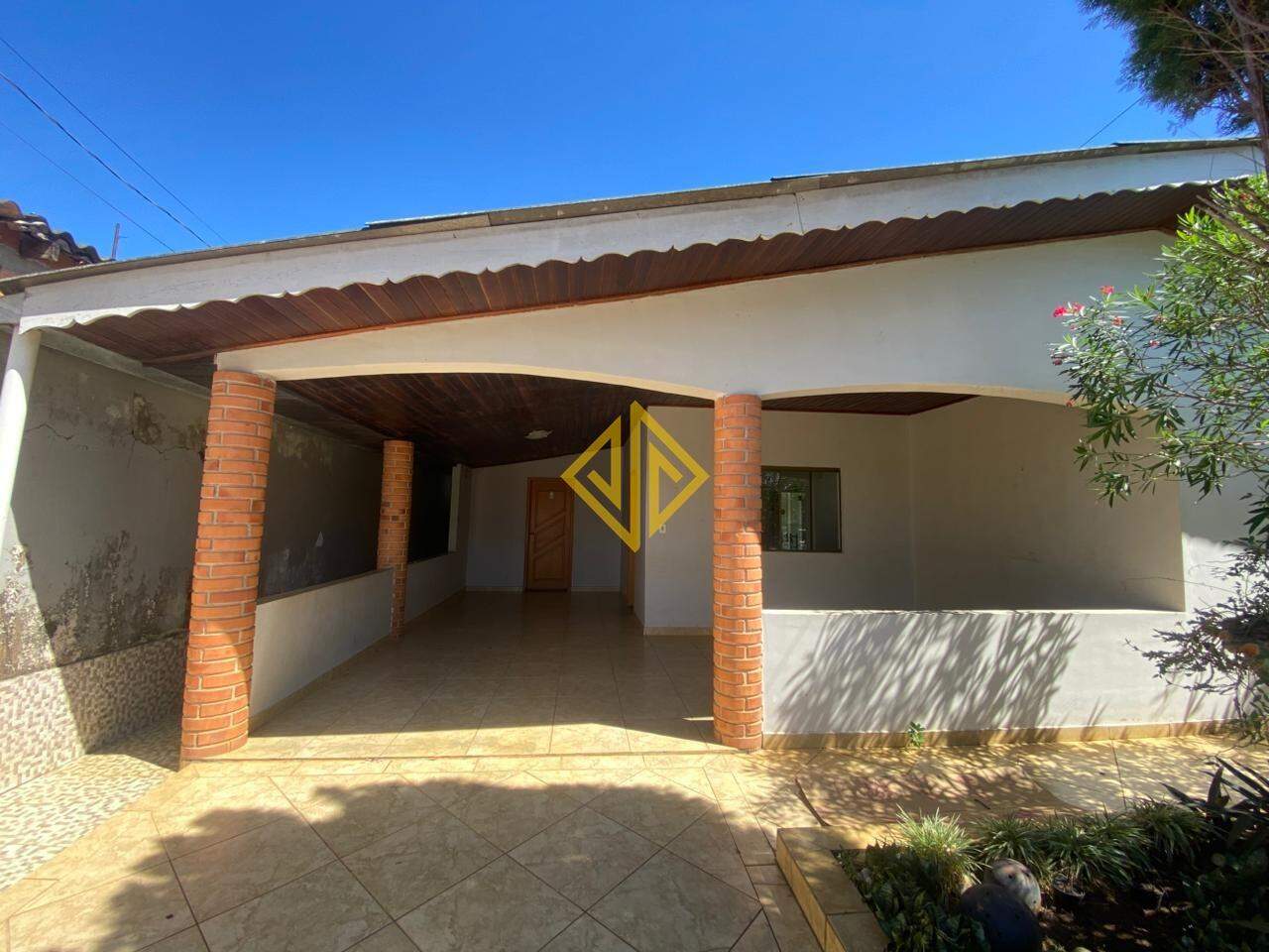 Casa para alugar com 2 quartos, 150m² - Foto 1