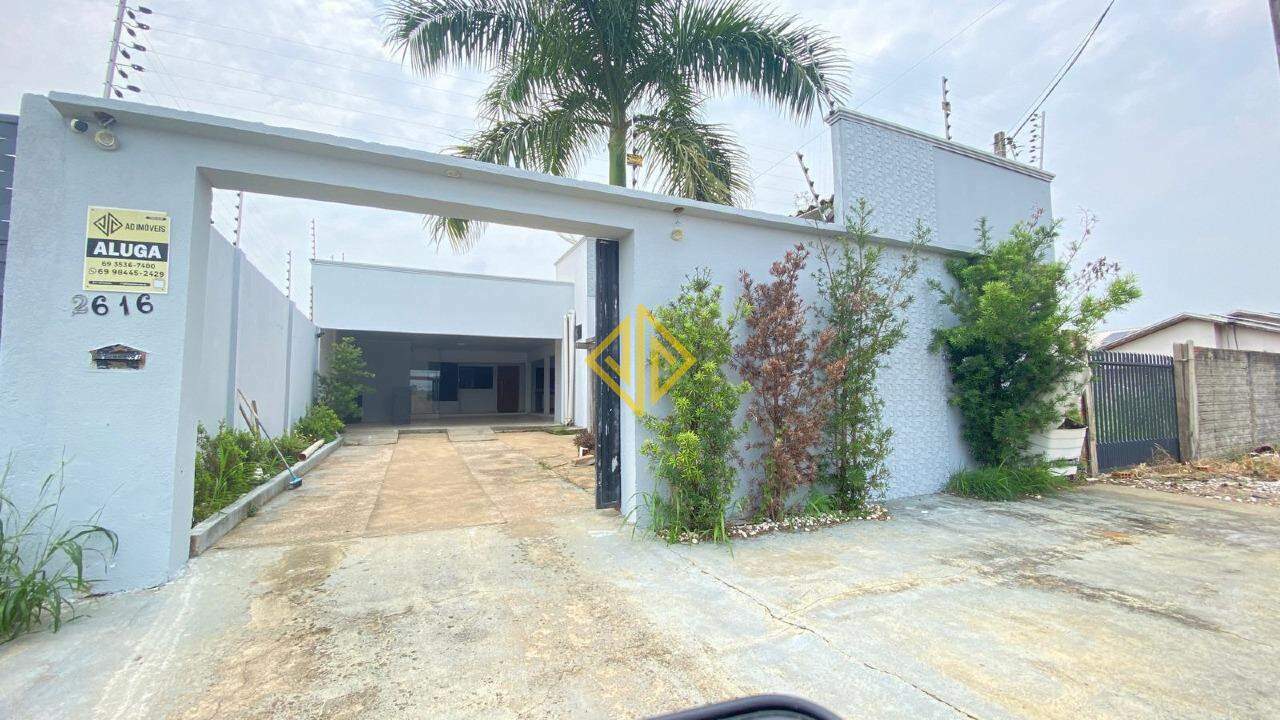 Casa para alugar com 2 quartos, 165m² - Foto 1