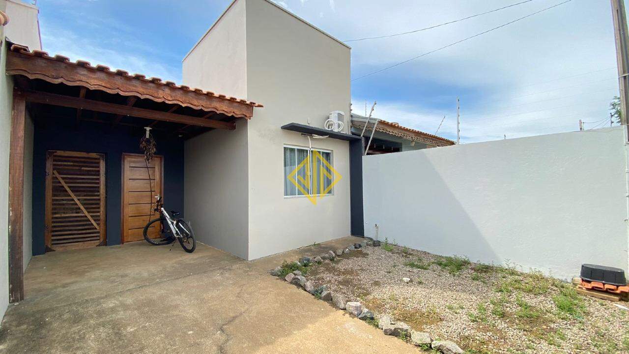 Casa à venda com 2 quartos, 58m² - Foto 1