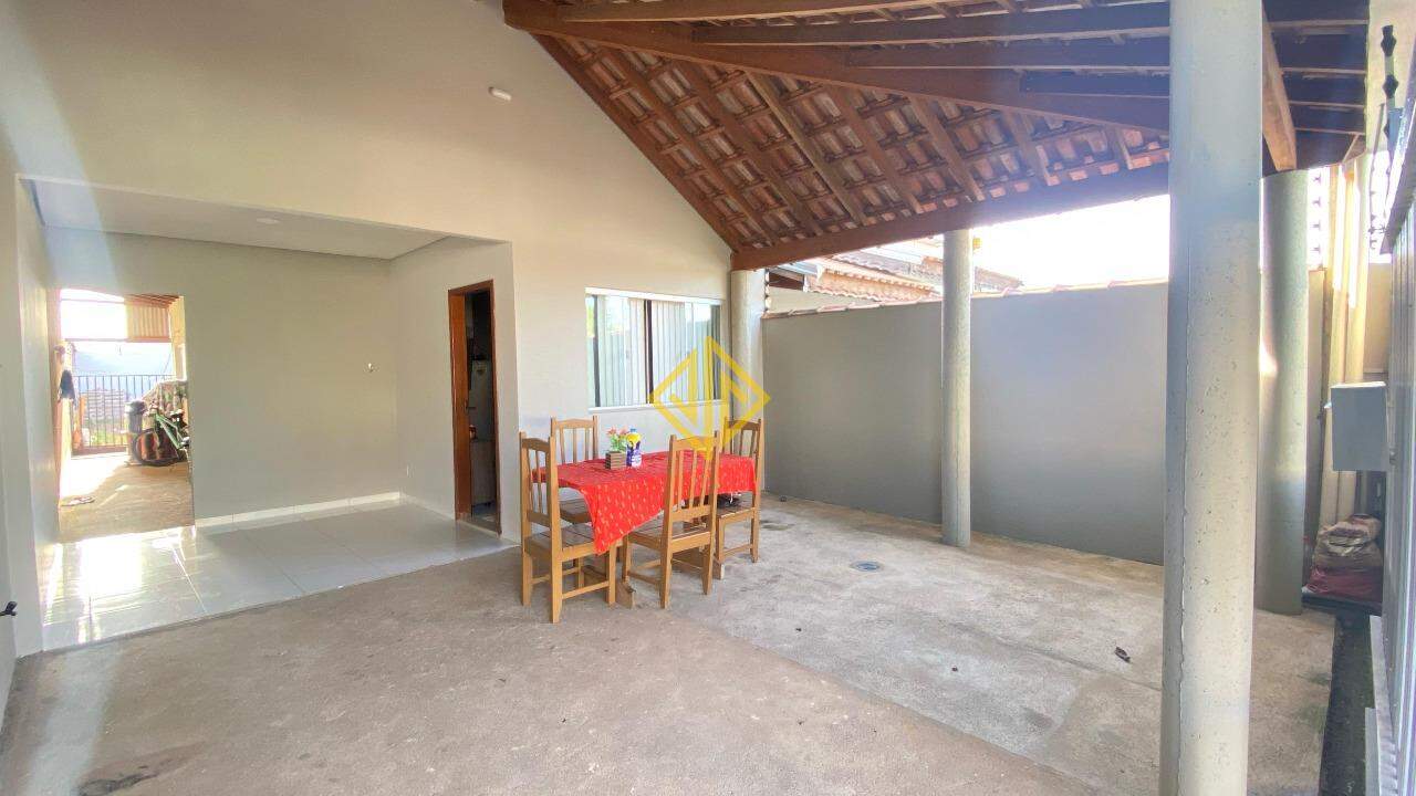 Casa à venda com 2 quartos, 93m² - Foto 1