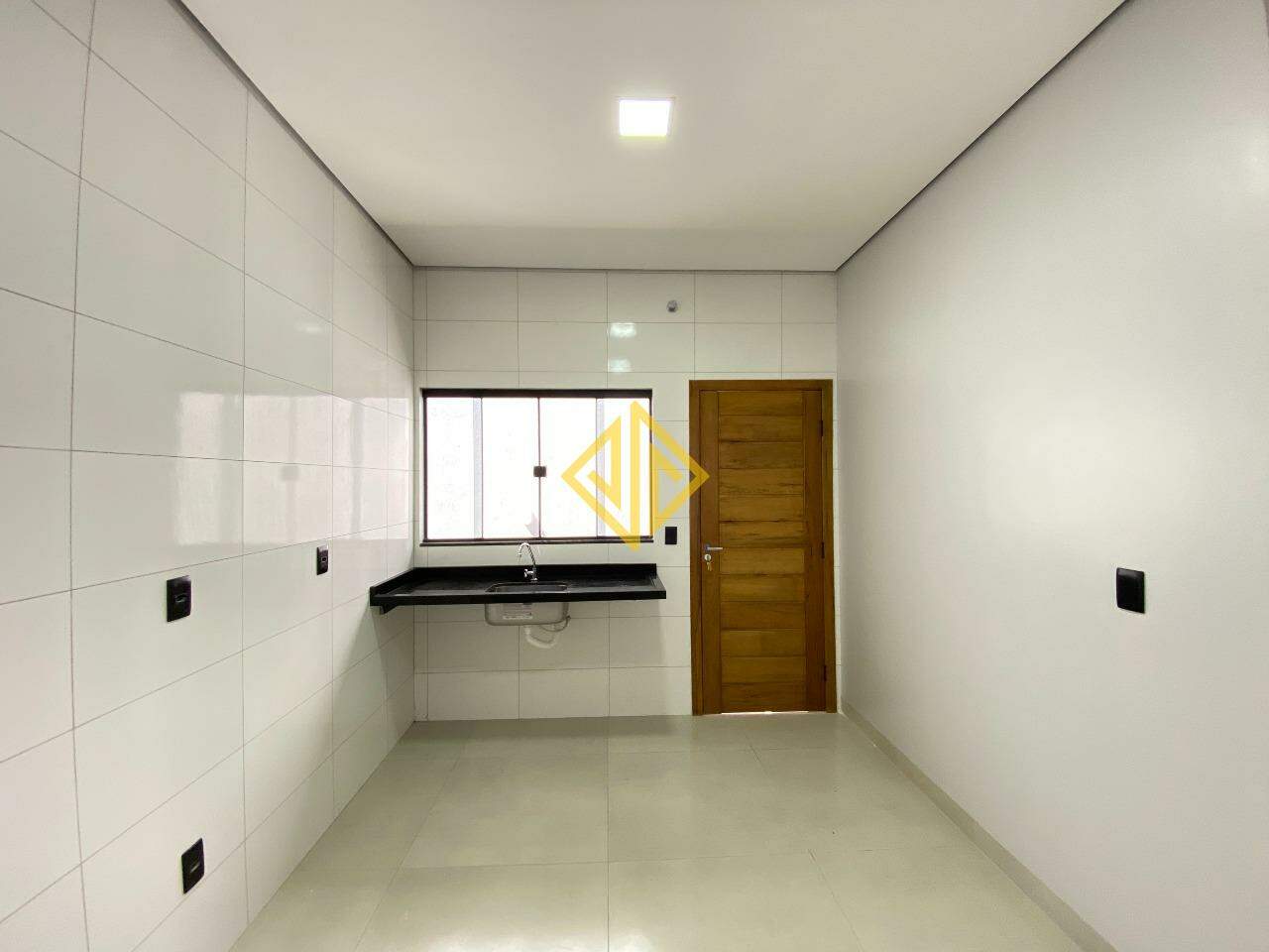 Casa à venda com 2 quartos, 80m² - Foto 4