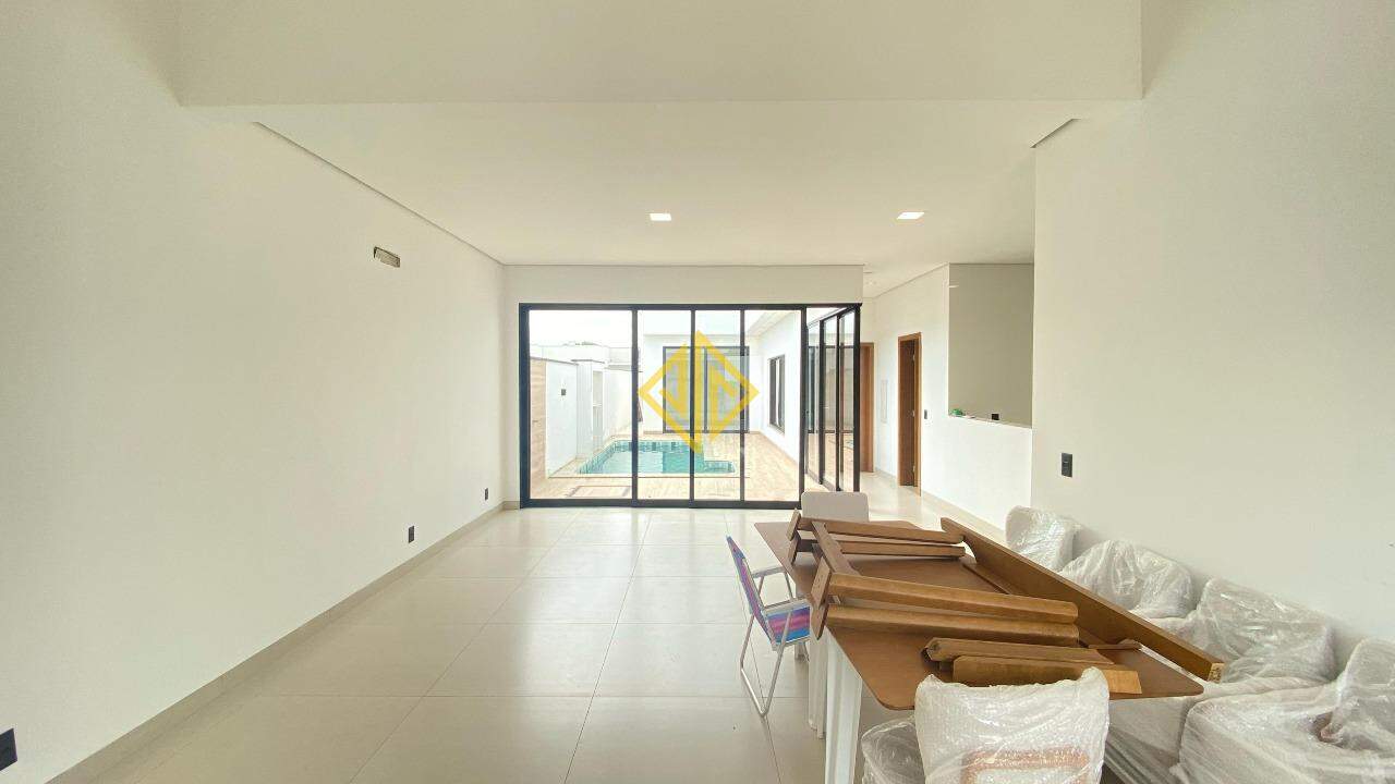 Casa à venda com 3 quartos, 162m² - Foto 2