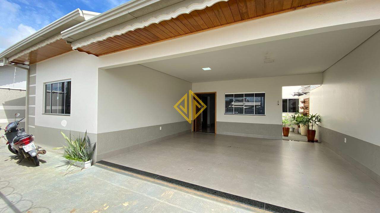 Casa à venda com 3 quartos, 172m² - Foto 1