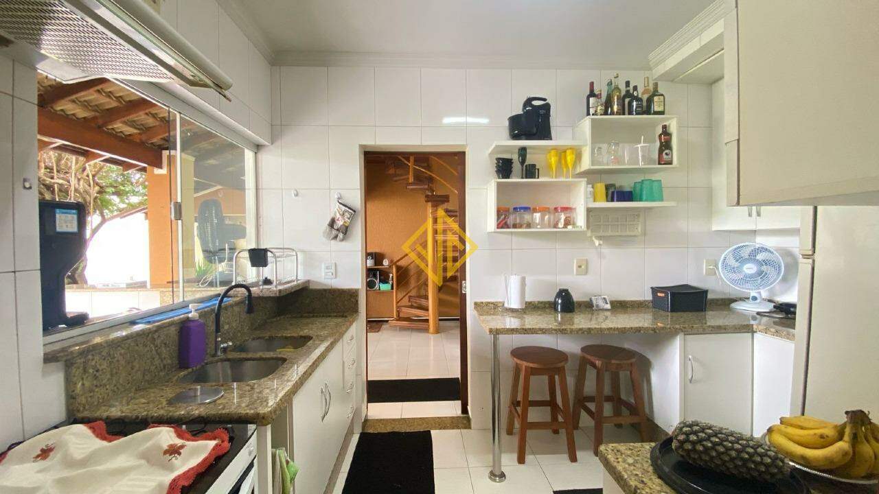 Casa à venda com 4 quartos, 202m² - Foto 14