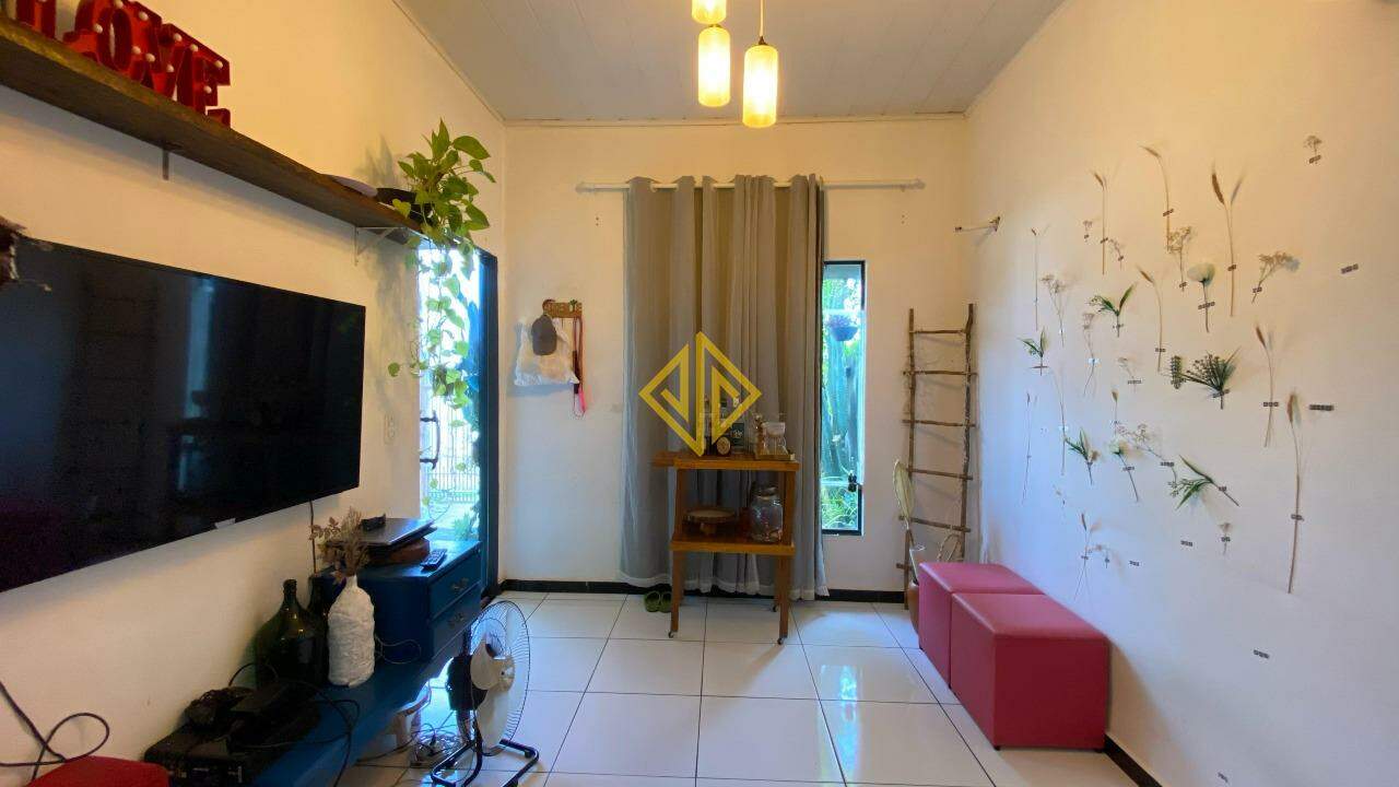 Casa à venda com 2 quartos, 70m² - Foto 2