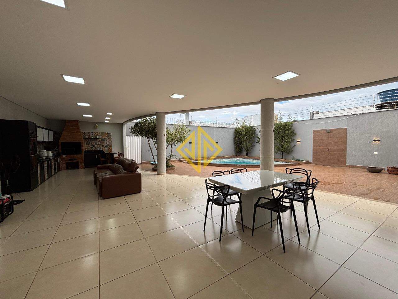 Casa à venda no Setor 03: 