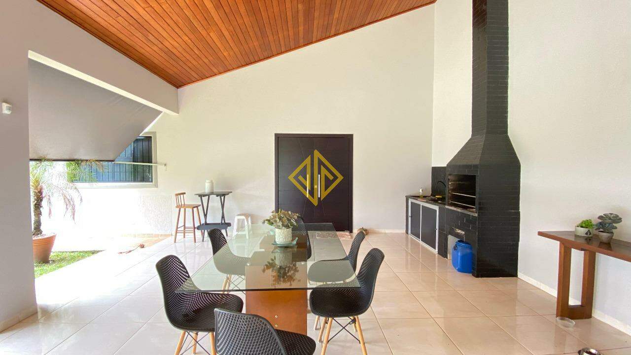 Casa à venda com 3 quartos, 316m² - Foto 23