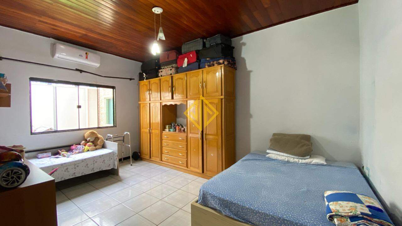 Casa à venda com 4 quartos, 298m² - Foto 9