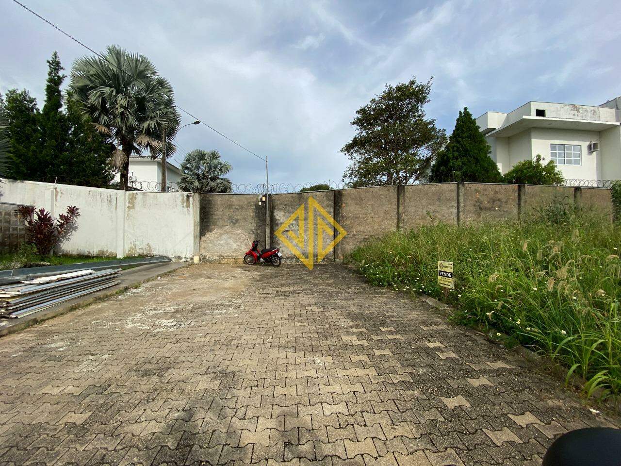 Terreno à venda no Condomínio Park Tropical II: