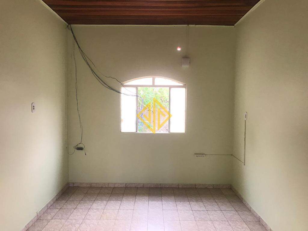 Casa à venda com 3 quartos, 218m² - Foto 14