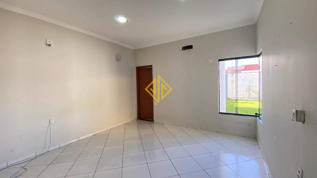 Casa à venda com 4 quartos, 211m² - Foto 3