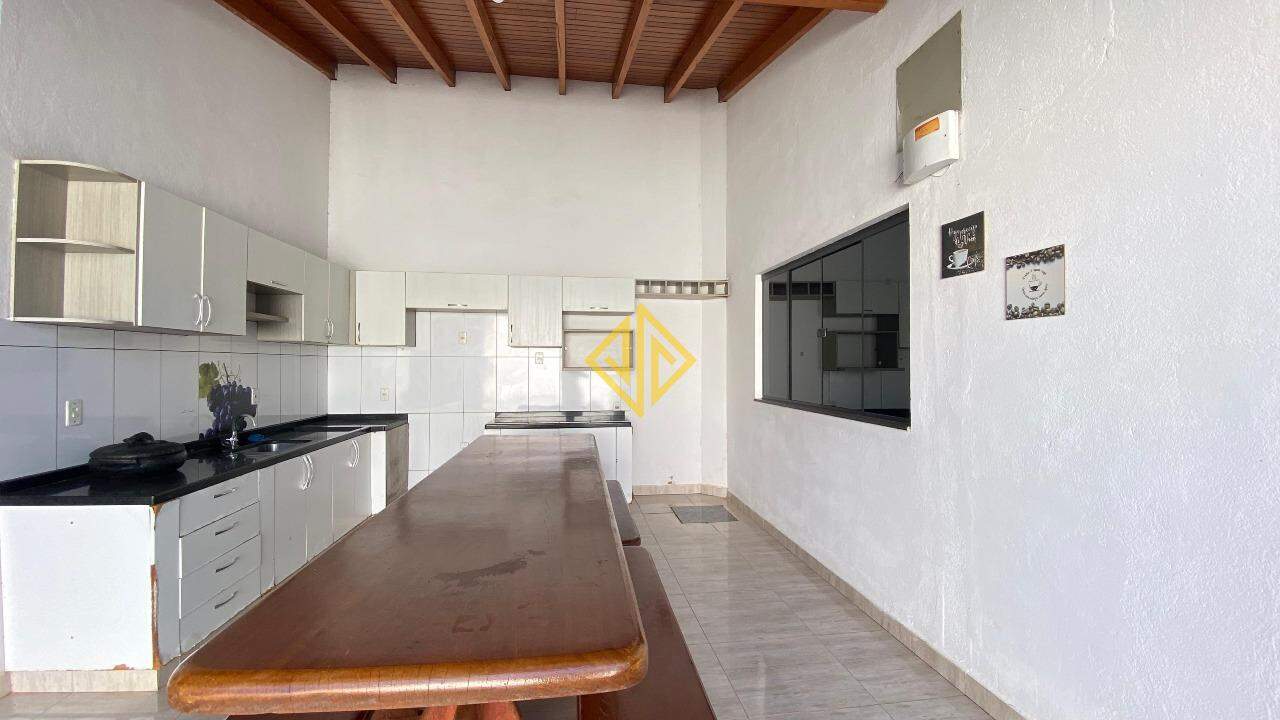 Casa à venda com 4 quartos, 211m² - Foto 14