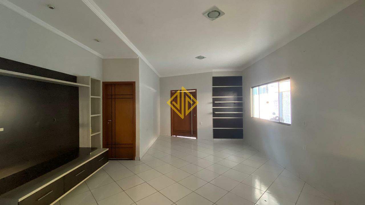 Casa à venda com 4 quartos, 211m² - Foto 2