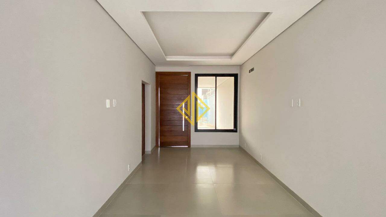 Casa à venda com 3 quartos, 98m² - Foto 2