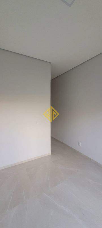 Casa à venda com 2 quartos, 75m² - Foto 3