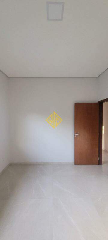 Casa à venda com 2 quartos, 75m² - Foto 8