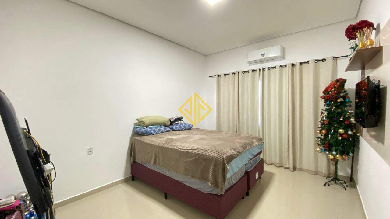 Casa à venda com 2 quartos, 169m² - Foto 4