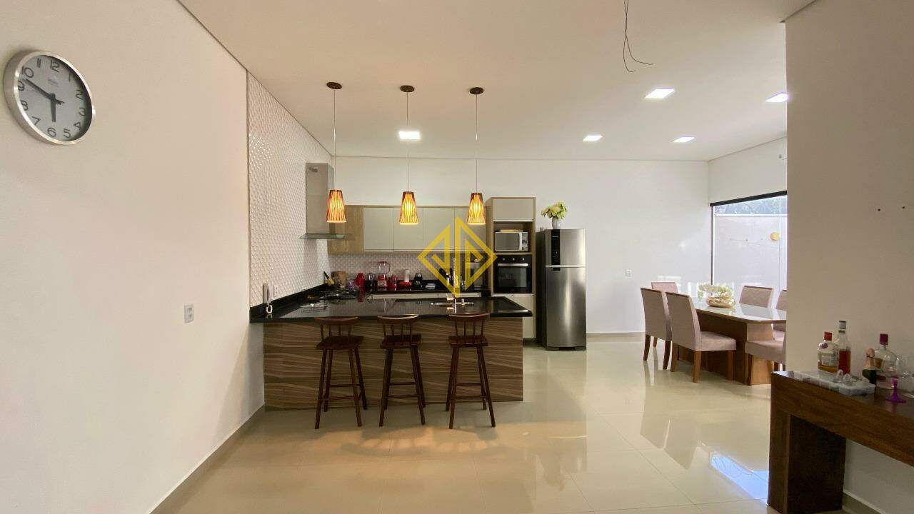 Casa à venda com 2 quartos, 169m² - Foto 11