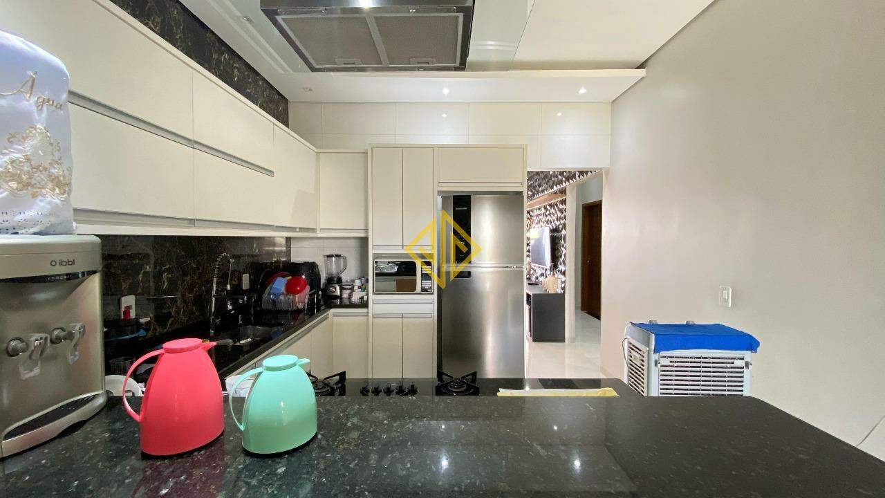 Casa à venda com 4 quartos, 153m² - Foto 11