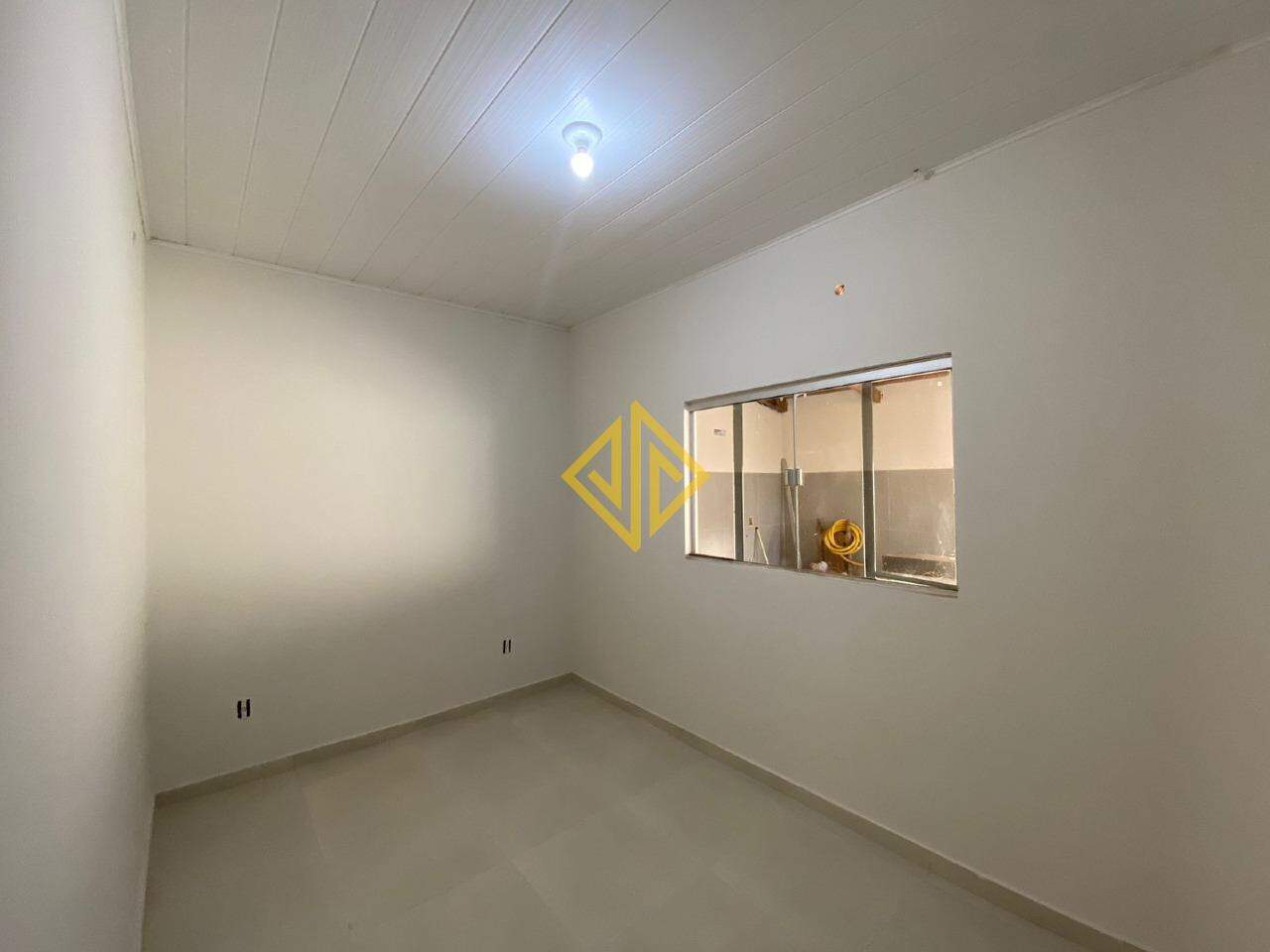 Casa à venda com 2 quartos, 91m² - Foto 4