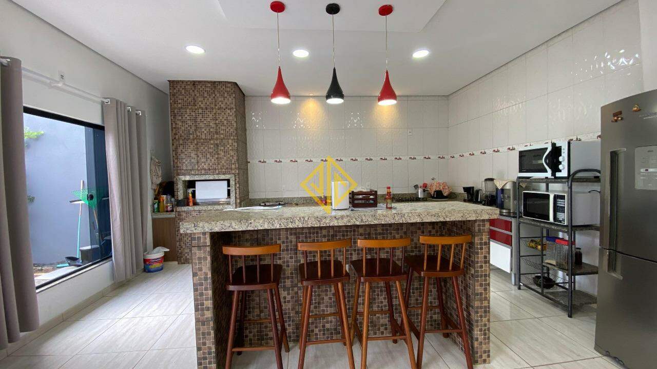 Casa à venda com 4 quartos, 225m² - Foto 15