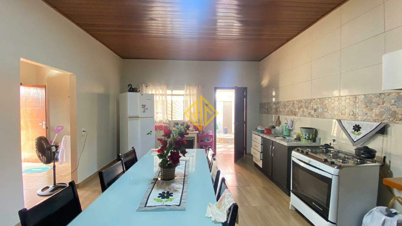 Casa à venda com 2 quartos, 120m² - Foto 4