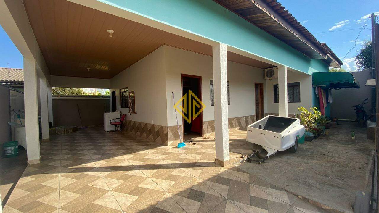 Casa à venda com 2 quartos, 120m² - Foto 1