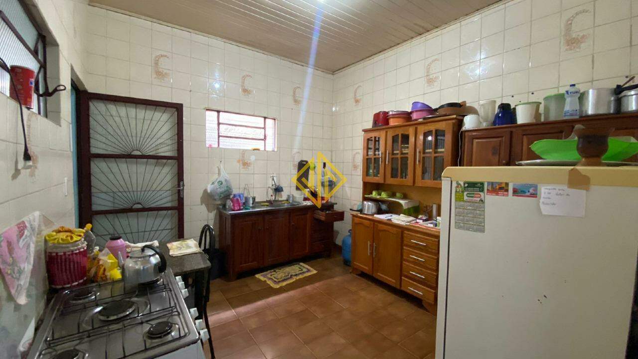 Casa à venda com 4 quartos, 266m² - Foto 8