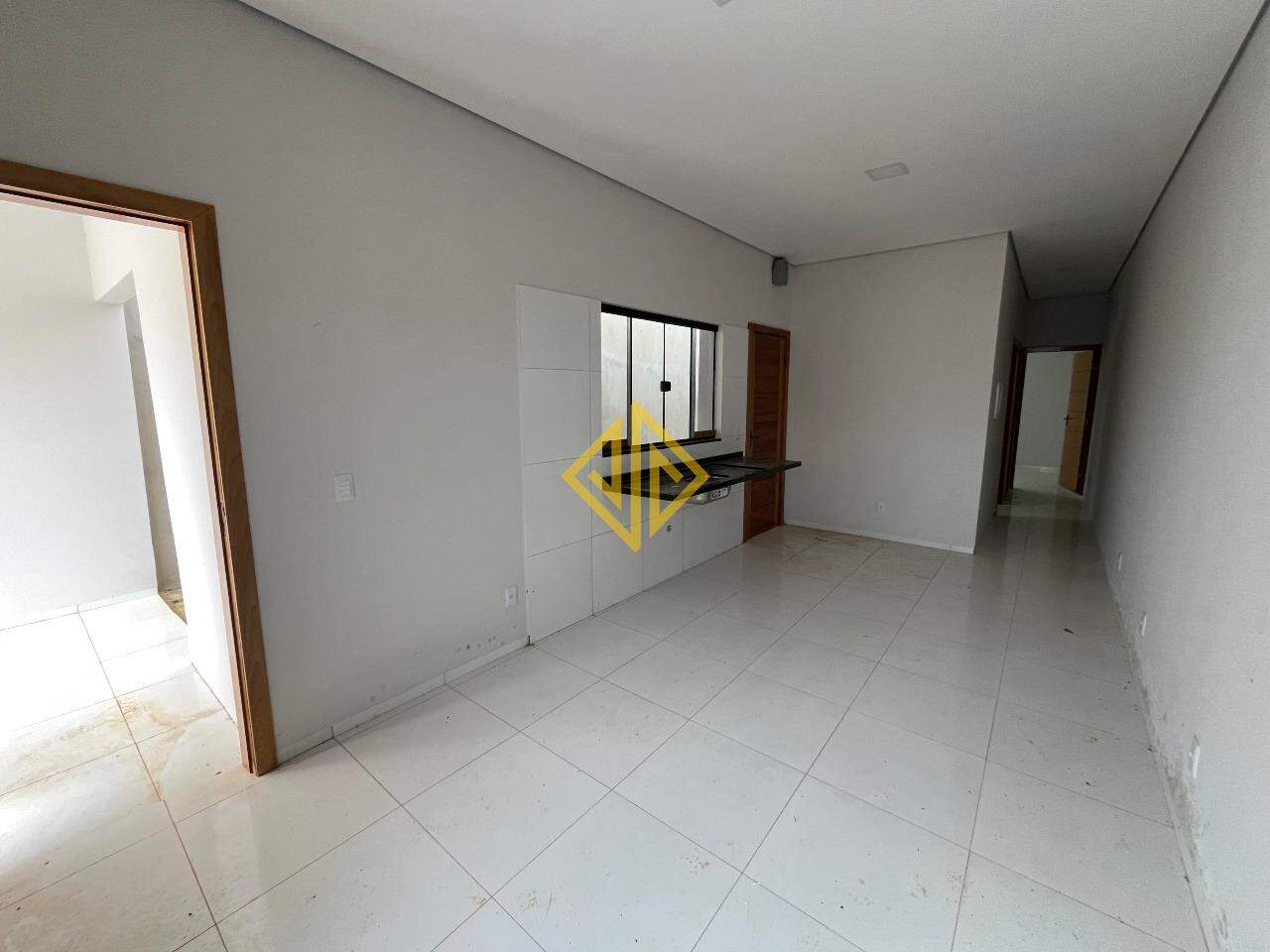 Casa à venda com 2 quartos, 67m² - Foto 2