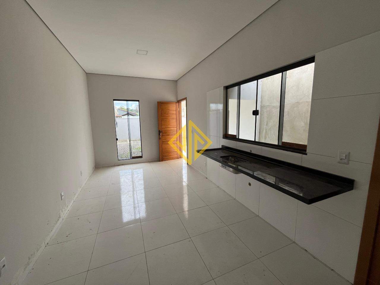 Casa à venda com 2 quartos, 67m² - Foto 3