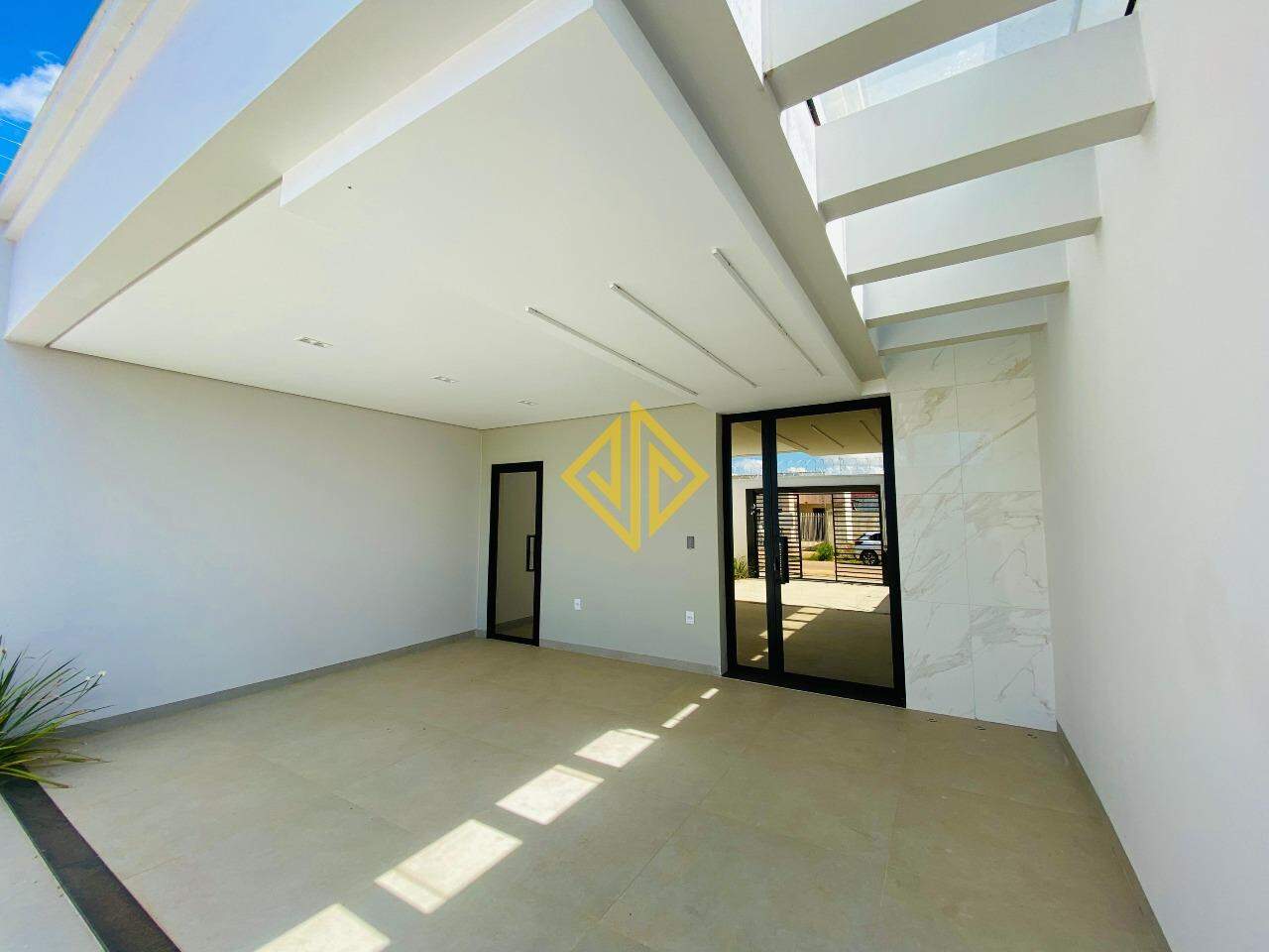 Casa à venda com 2 quartos, 110m² - Foto 2