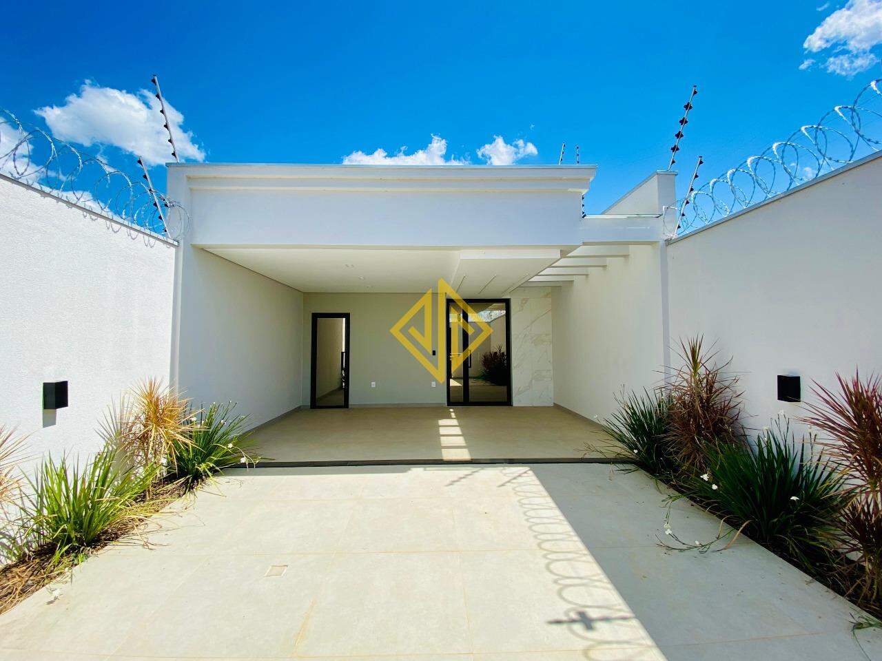 Casa à venda com 2 quartos, 110m² - Foto 1