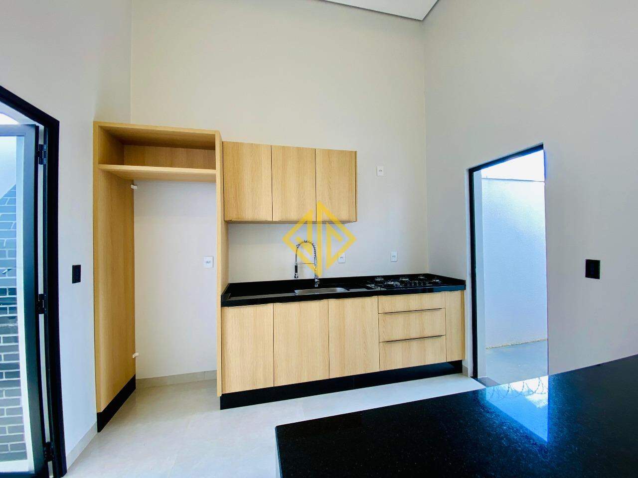 Casa à venda com 2 quartos, 110m² - Foto 4