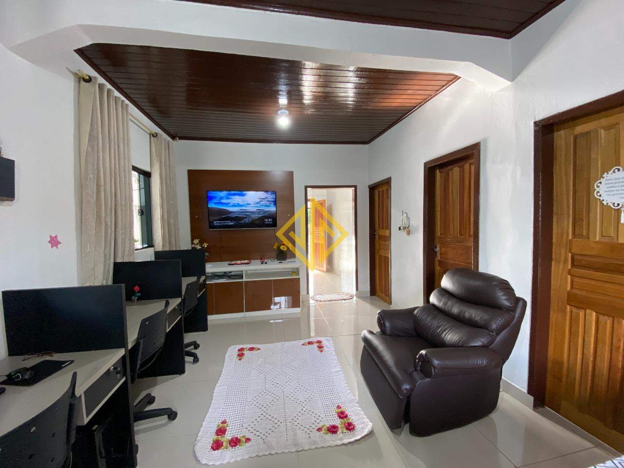Casa para alugar com 3 quartos, 210m² - Foto 2