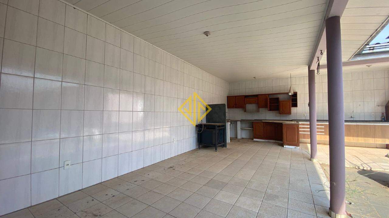 Casa para alugar com 3 quartos, 356m² - Foto 13