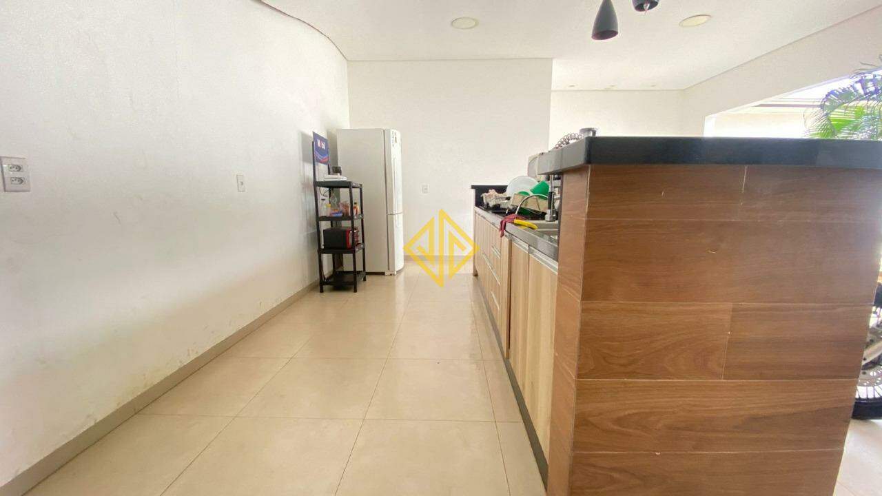 Casa à venda com 4 quartos, 250m² - Foto 16